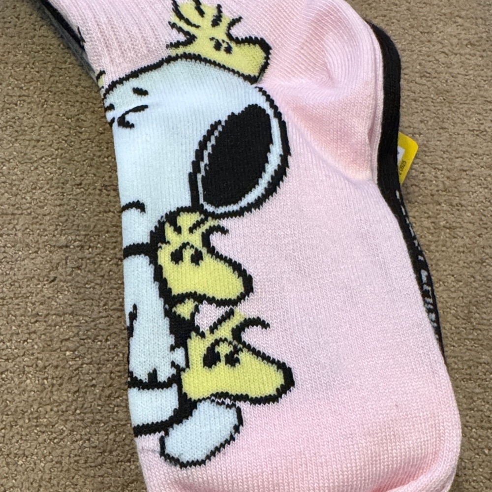 Peanuts Socks with Snoopy - Picture 3 of 5